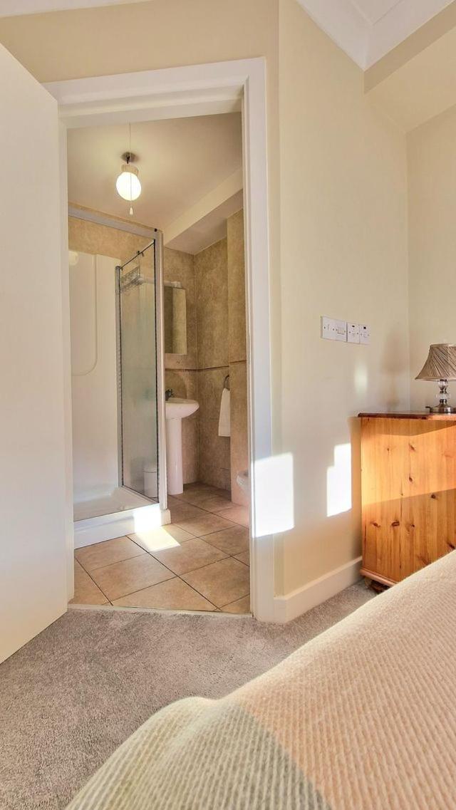 Cosy Two Bedroom Apartment Голуэй Экстерьер фото